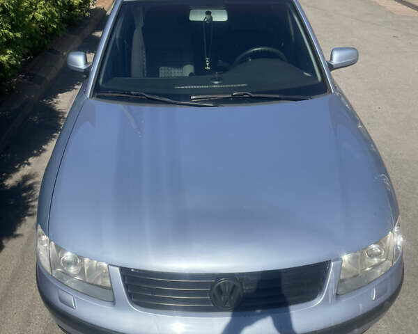 Синий Фольксваген Пассат, объемом двигателя 1.78 л и пробегом 350 тыс. км за 3800 $, фото 2 на Automoto.ua