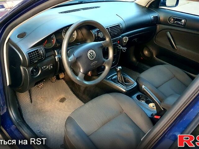 Синий Фольксваген Пассат, объемом двигателя 1.6 л и пробегом 302 тыс. км за 4999 $, фото 7 на Automoto.ua