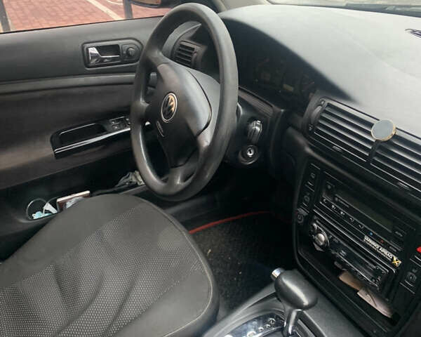 Синий Фольксваген Пассат, объемом двигателя 1.8 л и пробегом 300 тыс. км за 4200 $, фото 10 на Automoto.ua