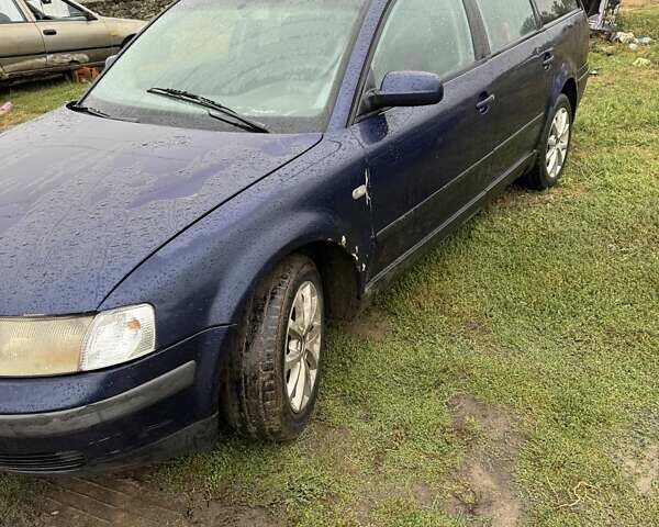 Синий Фольксваген Пассат, объемом двигателя 1.9 л и пробегом 323 тыс. км за 2000 $, фото 1 на Automoto.ua