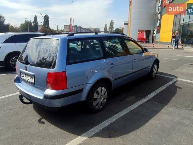 Синий Фольксваген Пассат, объемом двигателя 1.6 л и пробегом 260 тыс. км за 4200 $, фото 2 на Automoto.ua