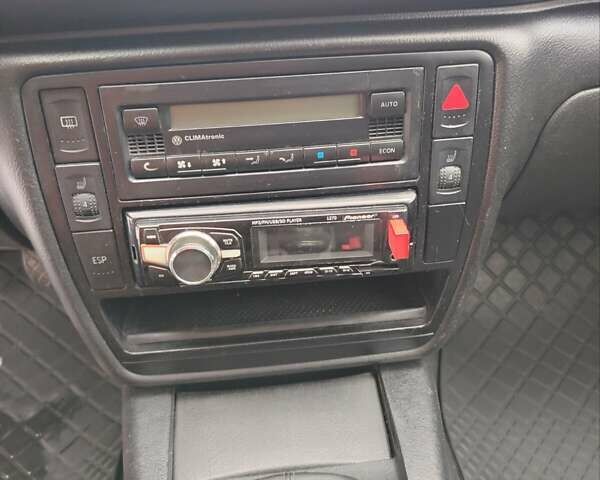 Синий Фольксваген Пассат, объемом двигателя 1.9 л и пробегом 447 тыс. км за 3900 $, фото 10 на Automoto.ua