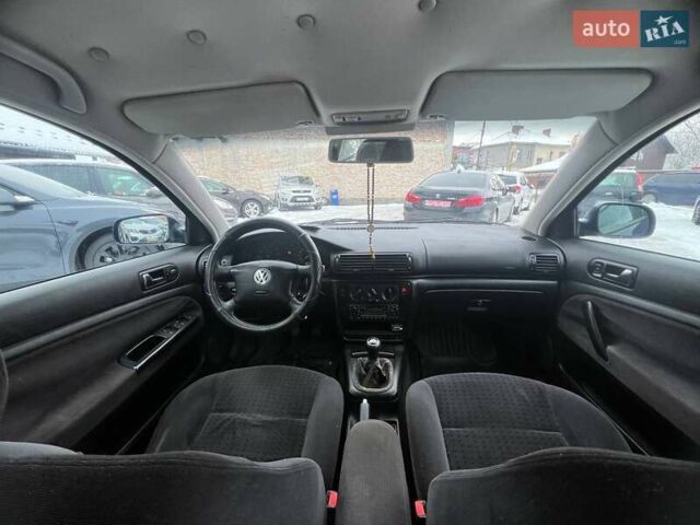 Синий Фольксваген Пассат, объемом двигателя 1.6 л и пробегом 320 тыс. км за 3699 $, фото 17 на Automoto.ua