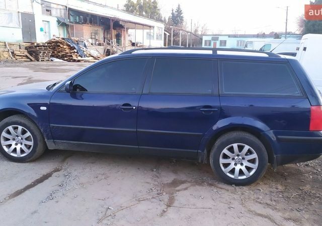 Синий Фольксваген Пассат, объемом двигателя 1.9 л и пробегом 440 тыс. км за 3400 $, фото 1 на Automoto.ua