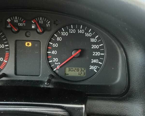 Синий Фольксваген Пассат, объемом двигателя 1.6 л и пробегом 302 тыс. км за 3500 $, фото 1 на Automoto.ua