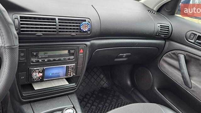 Синий Фольксваген Пассат, объемом двигателя 1.6 л и пробегом 268 тыс. км за 4100 $, фото 12 на Automoto.ua