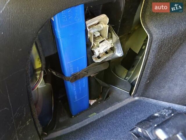 Фольксваген Пассат 2001 у Дрогобичі на Automoto.ua Синій Фольксваген Пассат, об'ємом двигуна 1.6 л та пробігом 290 тис. км за 4000 $, фото 29 на Automoto.ua