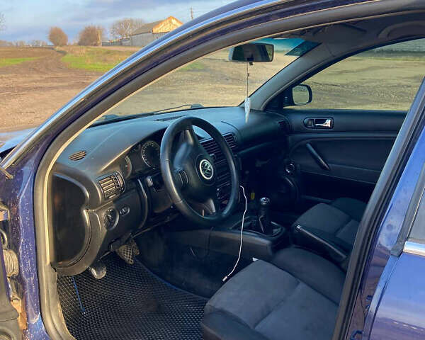 Синий Фольксваген Пассат, объемом двигателя 1.9 л и пробегом 404 тыс. км за 3800 $, фото 6 на Automoto.ua