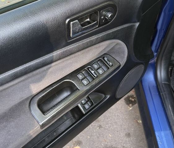 Синий Фольксваген Пассат, объемом двигателя 1.9 л и пробегом 390 тыс. км за 2800 $, фото 6 на Automoto.ua