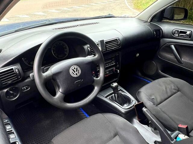 Синий Фольксваген Пассат, объемом двигателя 1.8 л и пробегом 320 тыс. км за 4500 $, фото 10 на Automoto.ua