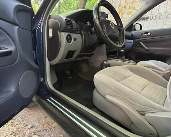 Синий Фольксваген Пассат, объемом двигателя 1.9 л и пробегом 376 тыс. км за 5000 $, фото 19 на Automoto.ua