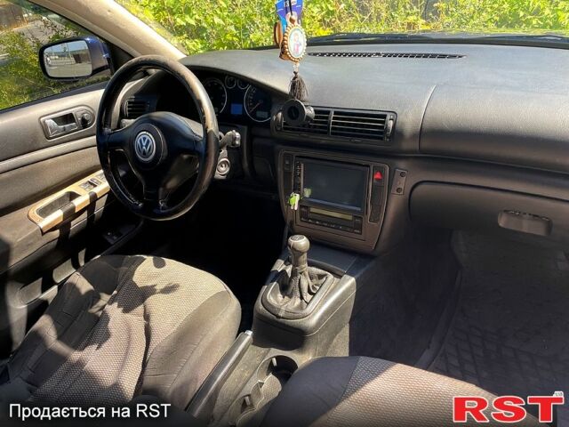 Синий Фольксваген Пассат, объемом двигателя 1.8 л и пробегом 240 тыс. км за 4300 $, фото 6 на Automoto.ua