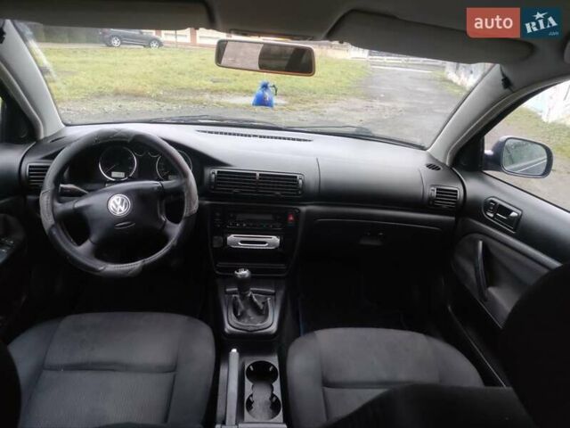 Синий Фольксваген Пассат, объемом двигателя 1.9 л и пробегом 292 тыс. км за 2399 $, фото 17 на Automoto.ua