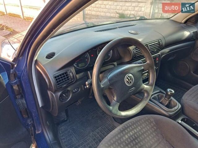 Синий Фольксваген Пассат, объемом двигателя 1.98 л и пробегом 432 тыс. км за 5800 $, фото 3 на Automoto.ua