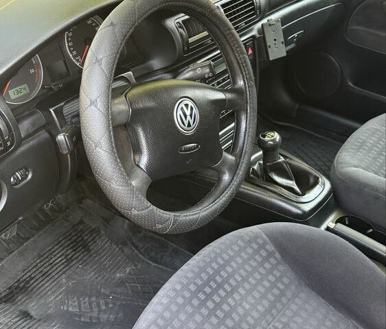 Синий Фольксваген Пассат, объемом двигателя 1.9 л и пробегом 390 тыс. км за 2800 $, фото 5 на Automoto.ua