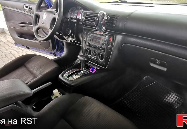 Синий Фольксваген Пассат, объемом двигателя 1.9 л и пробегом 300 тыс. км за 4400 $, фото 10 на Automoto.ua