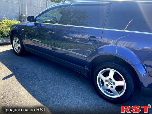 Синий Фольксваген Пассат, объемом двигателя 1.8 л и пробегом 240 тыс. км за 4300 $, фото 4 на Automoto.ua