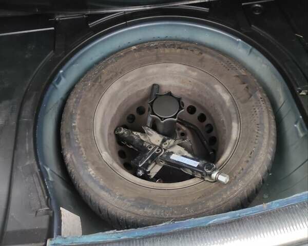 Синий Фольксваген Пассат, объемом двигателя 1.9 л и пробегом 292 тыс. км за 2399 $, фото 14 на Automoto.ua