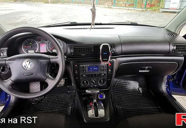 Синий Фольксваген Пассат, объемом двигателя 1.9 л и пробегом 300 тыс. км за 4400 $, фото 9 на Automoto.ua