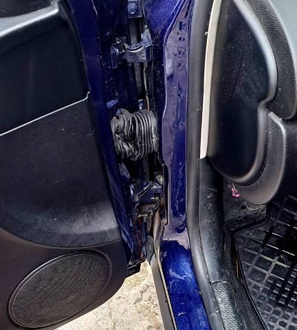 Синий Фольксваген Пассат, объемом двигателя 1.6 л и пробегом 260 тыс. км за 4200 $, фото 12 на Automoto.ua