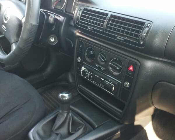 Синий Фольксваген Пассат, объемом двигателя 1.6 л и пробегом 246 тыс. км за 4700 $, фото 5 на Automoto.ua