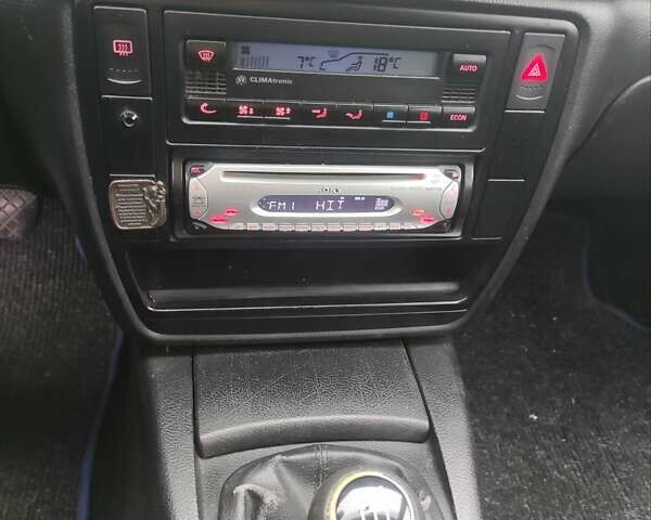 Синий Фольксваген Пассат, объемом двигателя 1.9 л и пробегом 292 тыс. км за 2399 $, фото 20 на Automoto.ua