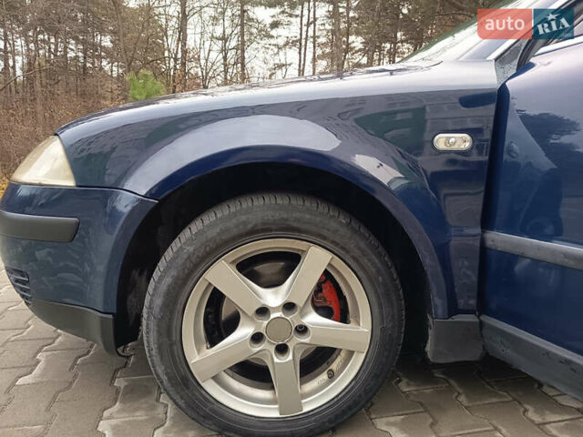 Синий Фольксваген Пассат, объемом двигателя 1.9 л и пробегом 438 тыс. км за 4200 $, фото 23 на Automoto.ua