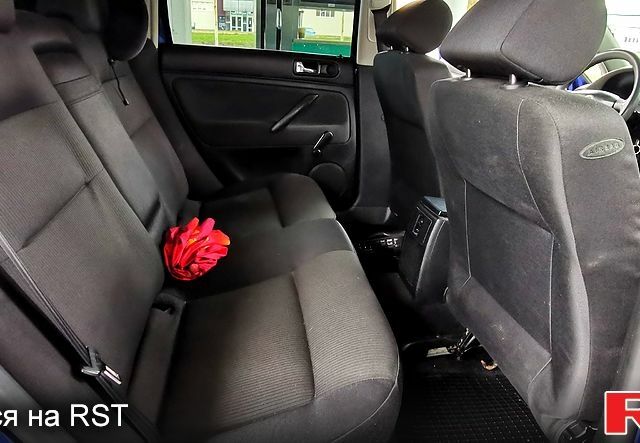 Синий Фольксваген Пассат, объемом двигателя 1.9 л и пробегом 300 тыс. км за 4400 $, фото 13 на Automoto.ua