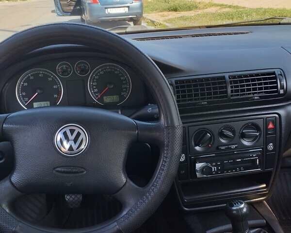 Синий Фольксваген Пассат, объемом двигателя 1.6 л и пробегом 246 тыс. км за 4700 $, фото 4 на Automoto.ua