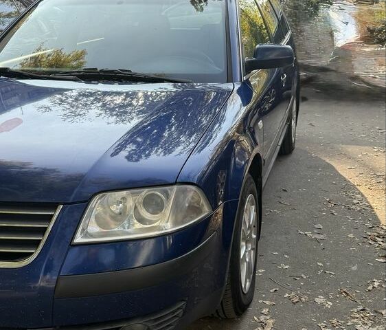 Синий Фольксваген Пассат, объемом двигателя 1.9 л и пробегом 390 тыс. км за 2800 $, фото 1 на Automoto.ua