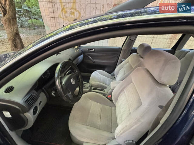 Синий Фольксваген Пассат, объемом двигателя 1.9 л и пробегом 376 тыс. км за 5000 $, фото 17 на Automoto.ua