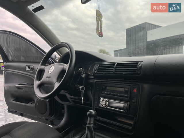 Синій Фольксваген Пассат, об'ємом двигуна 1.9 л та пробігом 300 тис. км за 3999 $, фото 44 на Automoto.ua