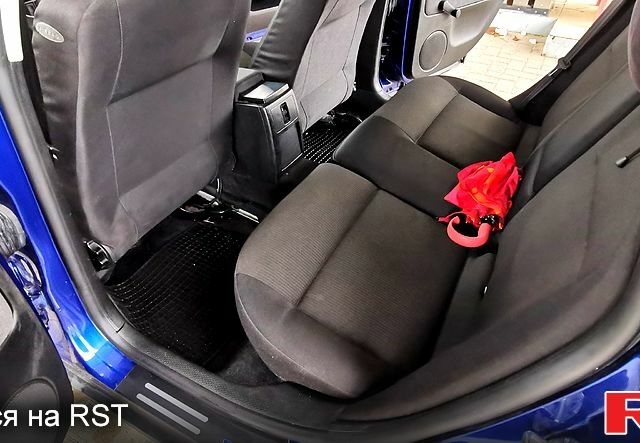 Синий Фольксваген Пассат, объемом двигателя 1.9 л и пробегом 300 тыс. км за 4400 $, фото 12 на Automoto.ua