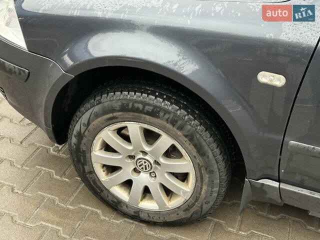 Синий Фольксваген Пассат, объемом двигателя 1.9 л и пробегом 384 тыс. км за 4200 $, фото 14 на Automoto.ua