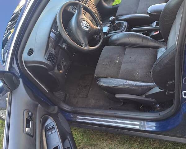 Синий Фольксваген Пассат, объемом двигателя 2 л и пробегом 290 тыс. км за 2900 $, фото 1 на Automoto.ua