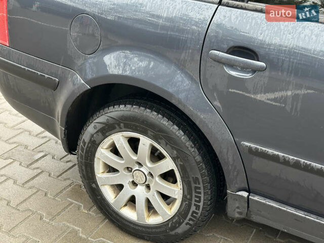 Синий Фольксваген Пассат, объемом двигателя 1.9 л и пробегом 384 тыс. км за 4200 $, фото 11 на Automoto.ua