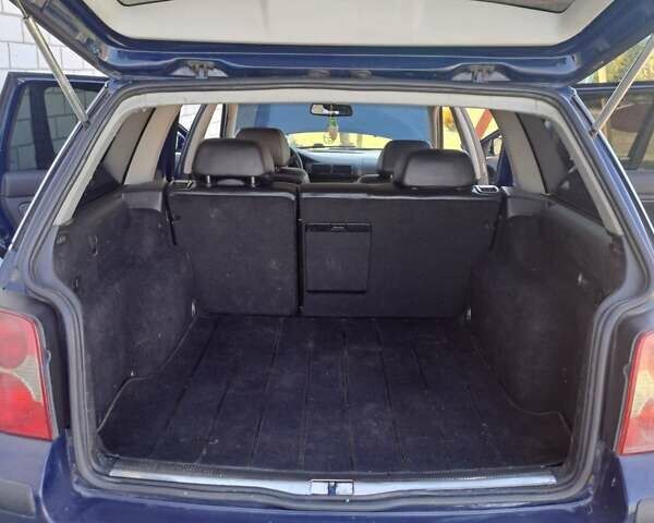 Синий Фольксваген Пассат, объемом двигателя 2 л и пробегом 290 тыс. км за 2900 $, фото 3 на Automoto.ua