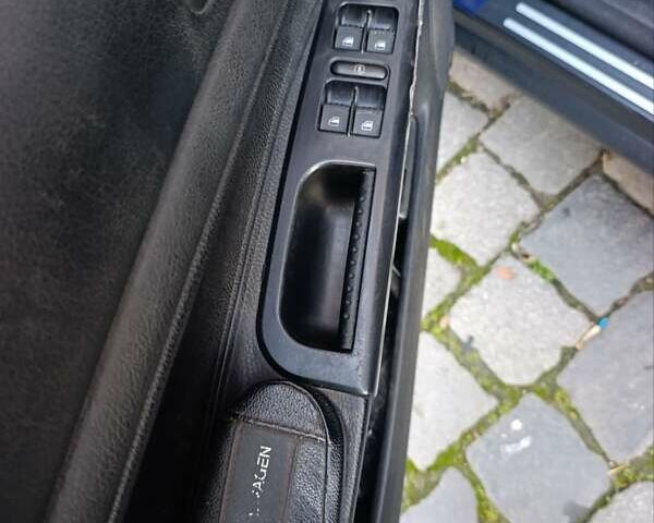 Синий Фольксваген Пассат, объемом двигателя 1.6 л и пробегом 320 тыс. км за 4500 $, фото 29 на Automoto.ua