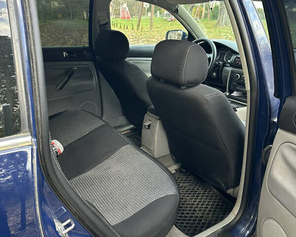 Синий Фольксваген Пассат, объемом двигателя 1.9 л и пробегом 305 тыс. км за 3599 $, фото 18 на Automoto.ua