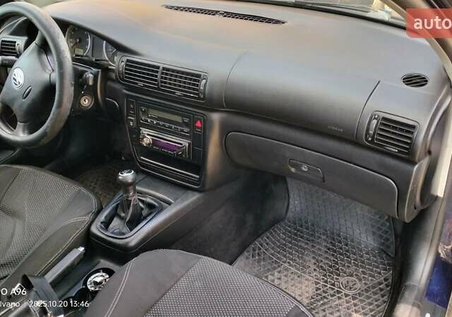 Синий Фольксваген Пассат, объемом двигателя 1.6 л и пробегом 310 тыс. км за 4000 $, фото 8 на Automoto.ua