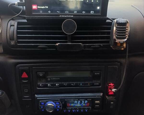 Синий Фольксваген Пассат, объемом двигателя 1.6 л и пробегом 320 тыс. км за 4500 $, фото 10 на Automoto.ua