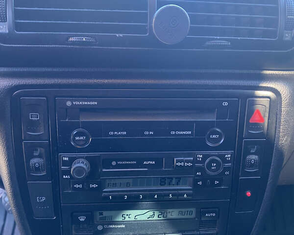 Синий Фольксваген Пассат, объемом двигателя 1.6 л и пробегом 228 тыс. км за 4750 $, фото 16 на Automoto.ua