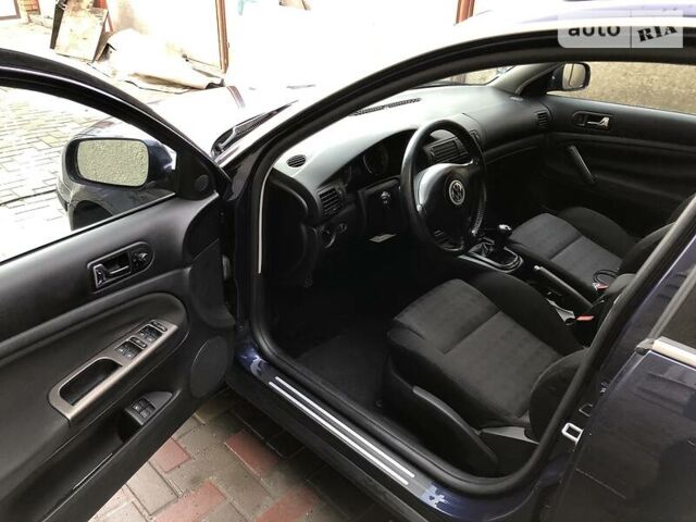 Синий Фольксваген Пассат, объемом двигателя 1.9 л и пробегом 320 тыс. км за 4500 $, фото 4 на Automoto.ua