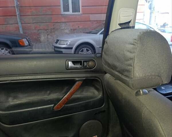 Синий Фольксваген Пассат, объемом двигателя 1.6 л и пробегом 320 тыс. км за 4500 $, фото 27 на Automoto.ua