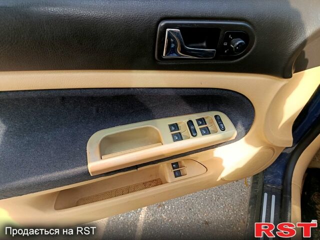 Синий Фольксваген Пассат, объемом двигателя 1.6 л и пробегом 385 тыс. км за 4500 $, фото 5 на Automoto.ua