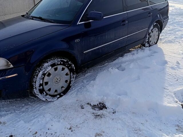 Синий Фольксваген Пассат, объемом двигателя 1.9 л и пробегом 324 тыс. км за 5300 $, фото 1 на Automoto.ua