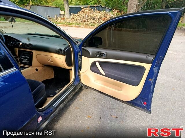 Синий Фольксваген Пассат, объемом двигателя 1.6 л и пробегом 385 тыс. км за 4500 $, фото 7 на Automoto.ua