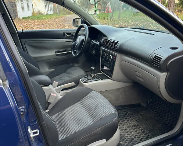 Синий Фольксваген Пассат, объемом двигателя 1.9 л и пробегом 305 тыс. км за 3599 $, фото 16 на Automoto.ua