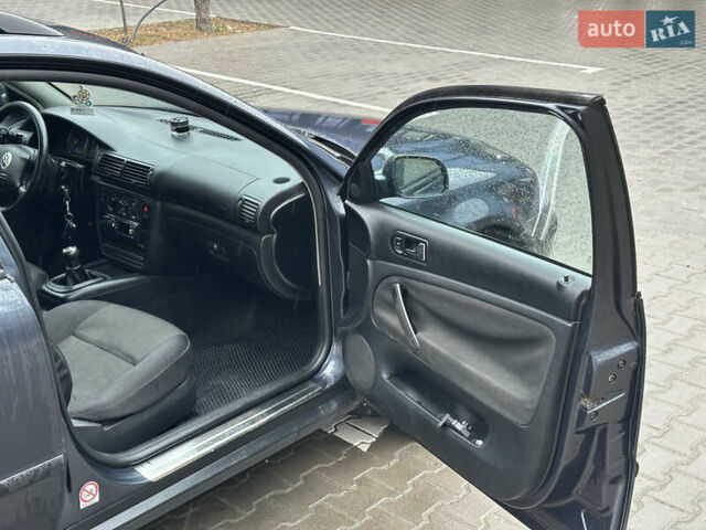 Синий Фольксваген Пассат, объемом двигателя 1.9 л и пробегом 384 тыс. км за 4200 $, фото 19 на Automoto.ua