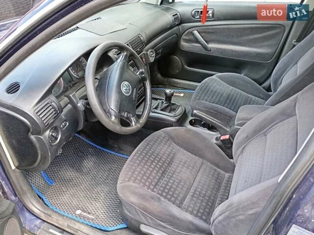 Синий Фольксваген Пассат, объемом двигателя 2.5 л и пробегом 279 тыс. км за 4650 $, фото 3 на Automoto.ua